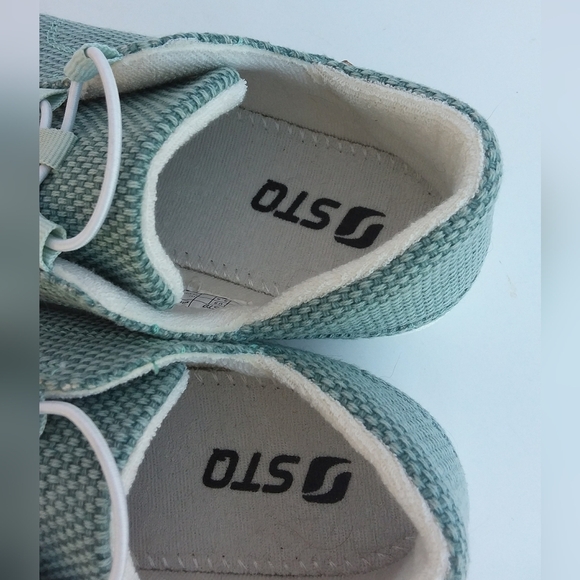 Teal Canvas Sneakers with White Soles 8.5 - Picture 4 of 6